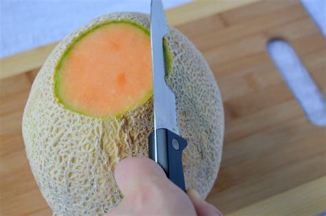 May 12, 2017 · Use a spoon to remove the seeds from the melon. Apply just enough pressure to remove the seeds without digging too far down into the flesh. Flip both melon halves over so the flat sides are facedown on the cutting board. Then you can dice the fruit. Start by cutting a number of parallel slices heading one direction on the melon.